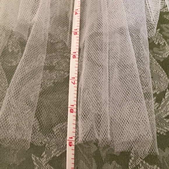 Vintage Pearl Headband With Tulle Veil - Picture 12 of 15